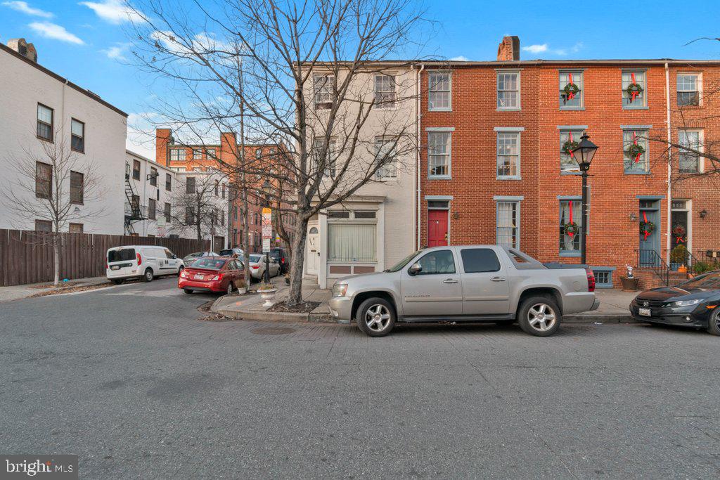 664 Portland Street Baltimore, MD 21230 - Photo 3 of 30