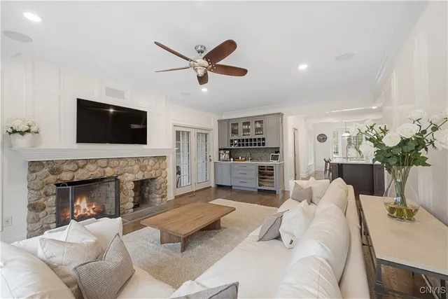 $975,000 | 8420 Hobnail Road, Manlius, NY 13104