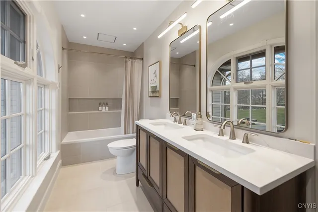 $975,000 | 8420 Hobnail Road, Manlius, NY 13104