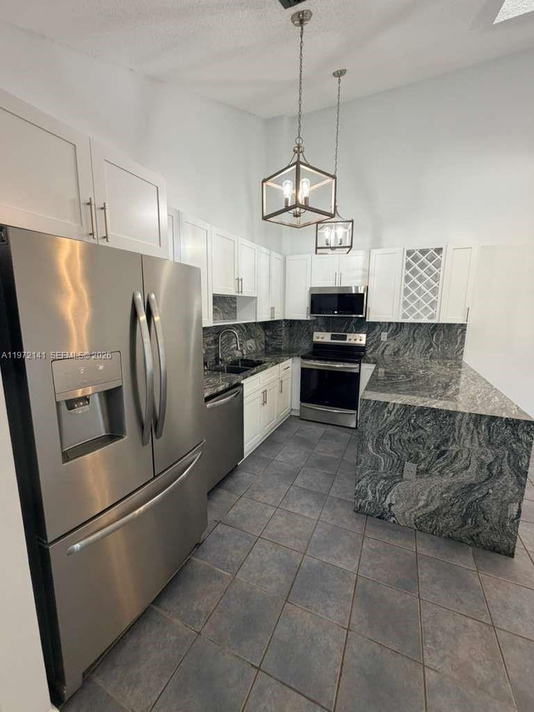 1350 Periwinkle Place Wellington, FL 33414 - Photo 3 of 19