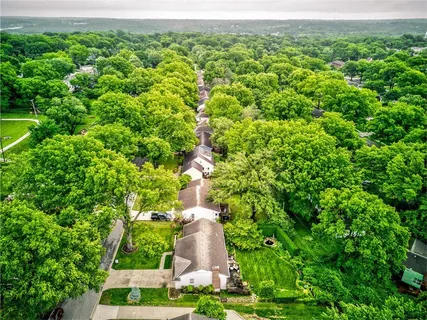 $385,000 | 409 East 108th Terrace, Kansas City, MO 64131