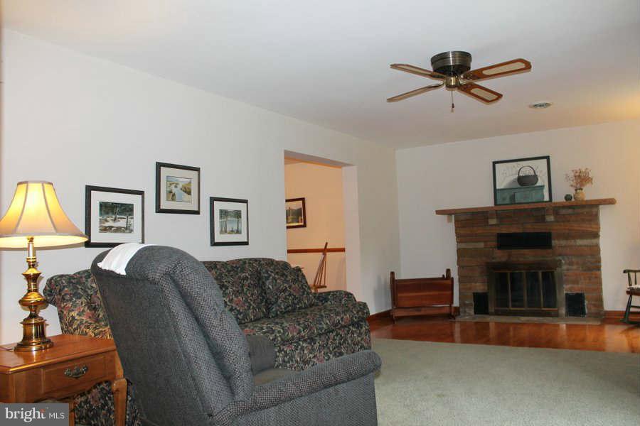 6622 Cherry Hill Road Baldwin, MD 21013 - Photo 10 of 30 Living Room