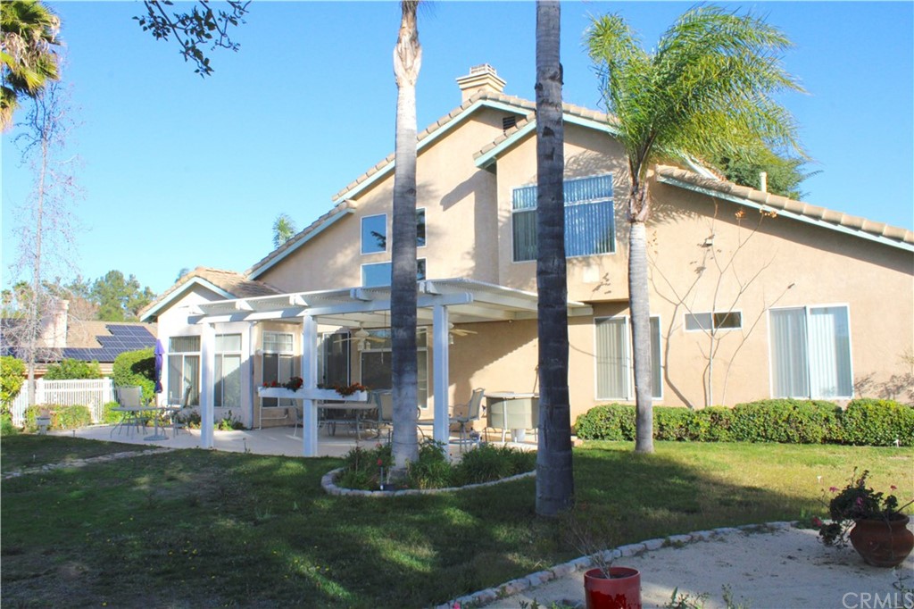 1299 Cll Sonia Fallbrook, CA 92028 - Photo 24 of 29 a house view with a garden space