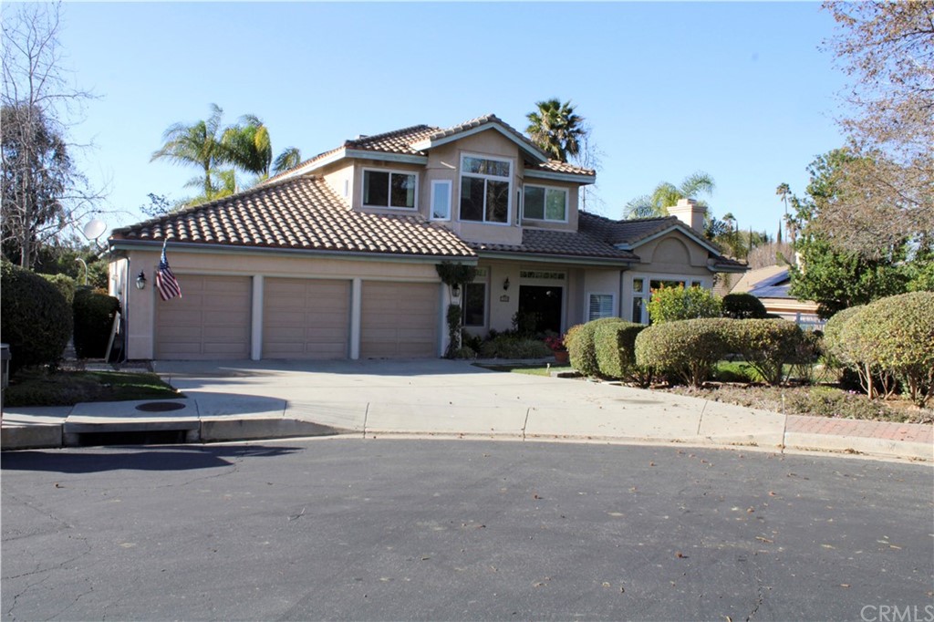 1299 Cll Sonia Fallbrook, CA 92028 - Photo 3 of 29 a front view of a house with a garage