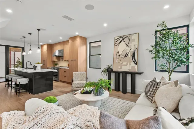 $2,895,000 | 603 Larkspur Avenue, Corona del Mar, CA 92625