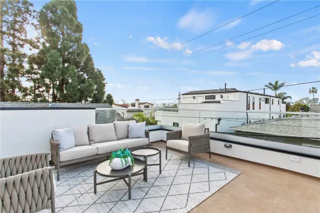 $2,895,000 | 603 Larkspur Avenue, Corona del Mar, CA 92625