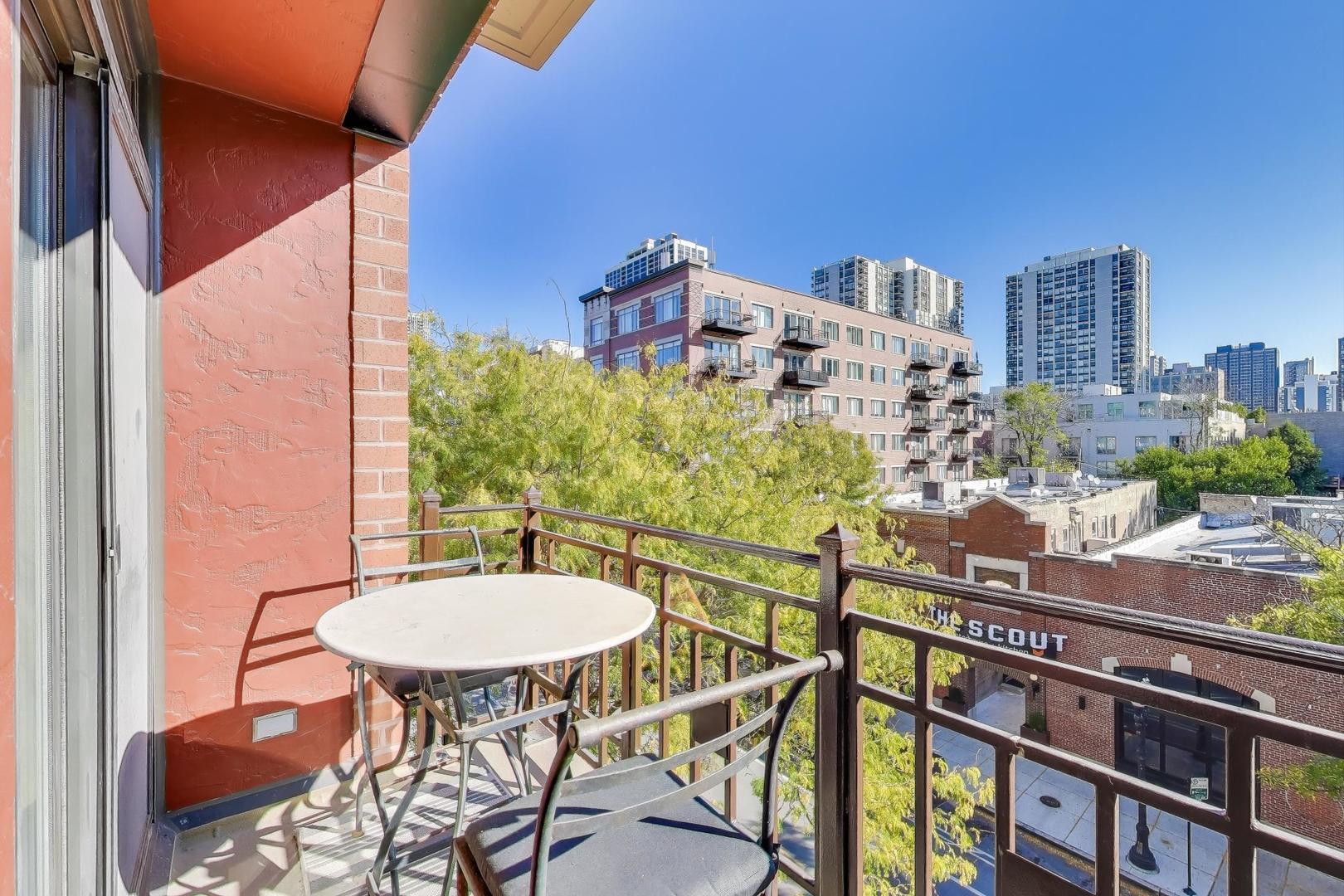 1414 North Wells Street, Unit 405 Chicago, IL 60610 - Photo 13 of 27 a balcony with table and chairs