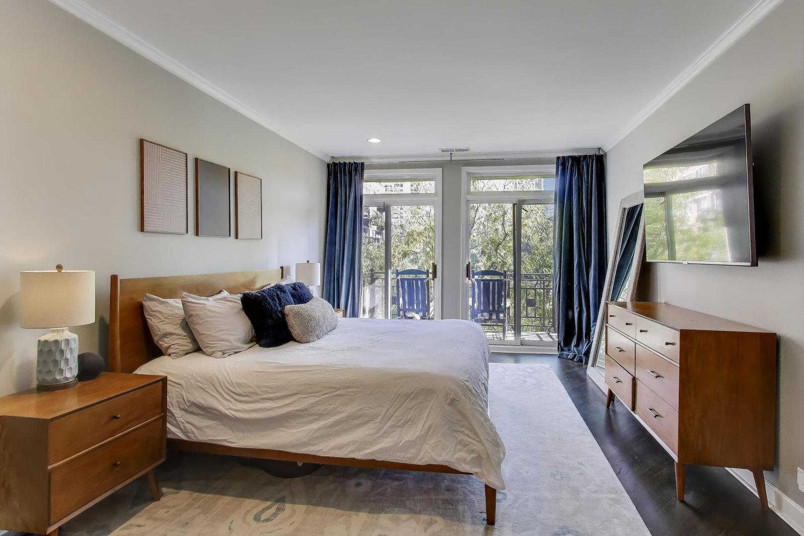 1414 North Wells Street, Unit 405 Chicago, IL 60610 - Photo 15 of 27 a spacious bedroom with a large bed and a large window