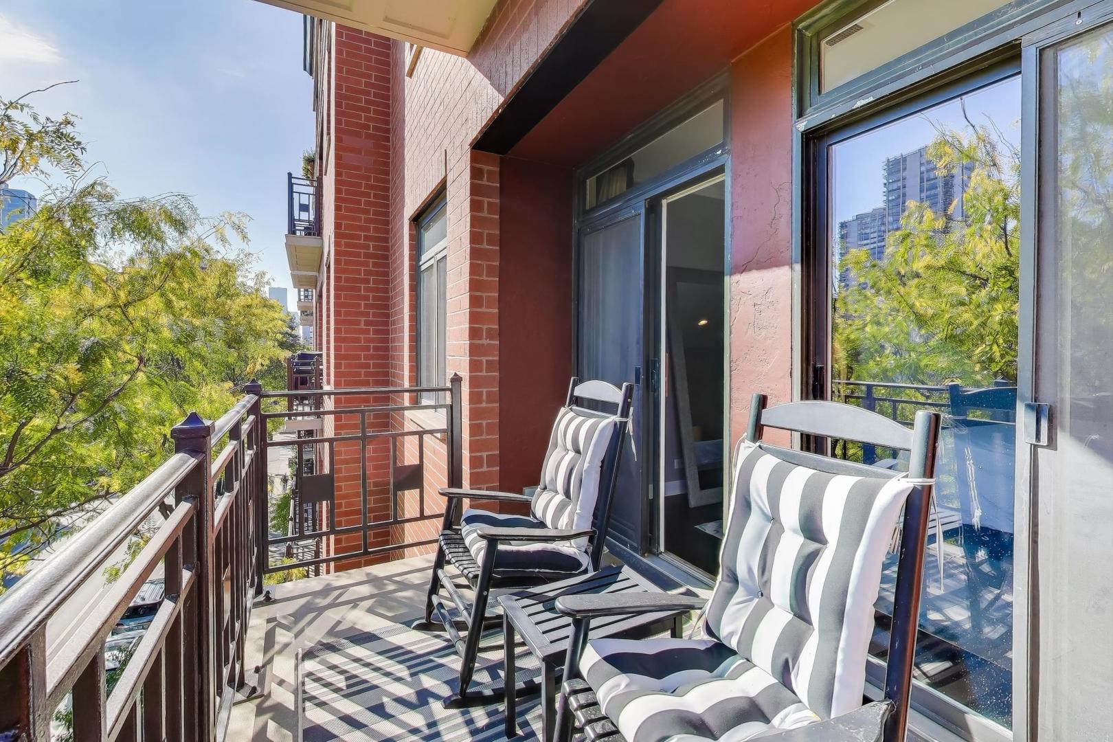 1414 North Wells Street, Unit 405 Chicago, IL 60610 - Photo 21 of 27 a view of balcony with two chairs and a table