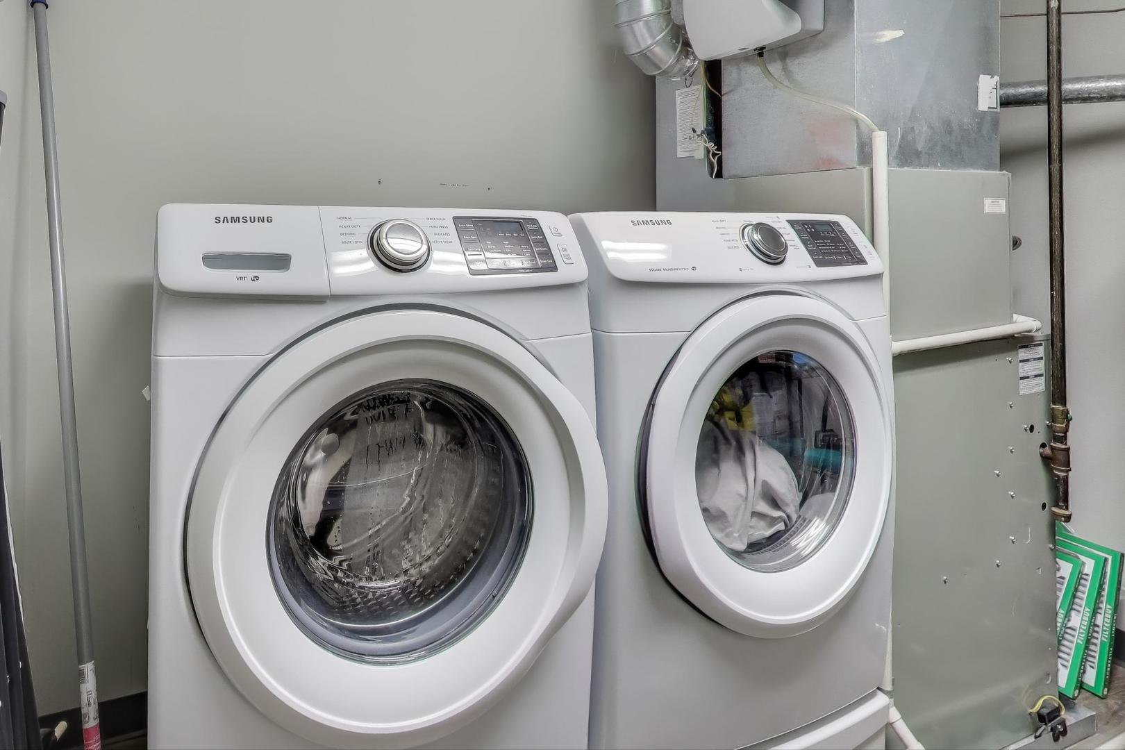 1414 North Wells Street, Unit 405 Chicago, IL 60610 - Photo 26 of 27 a utility room with dryer and washer