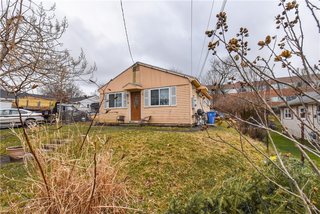 9 Buck Road Middletown, RI 02842 - Photo 3 of 14