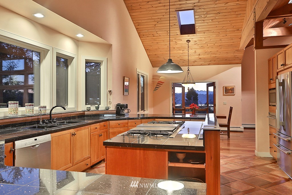4636 East Harbor Road Freeland, WA 98249 - Photo 12 of 25 Gallery Image 12