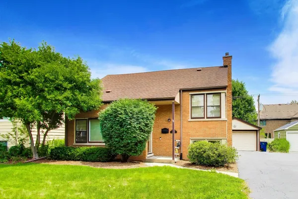 $3,500 | 679 Spring Road, Elmhurst, IL 60126