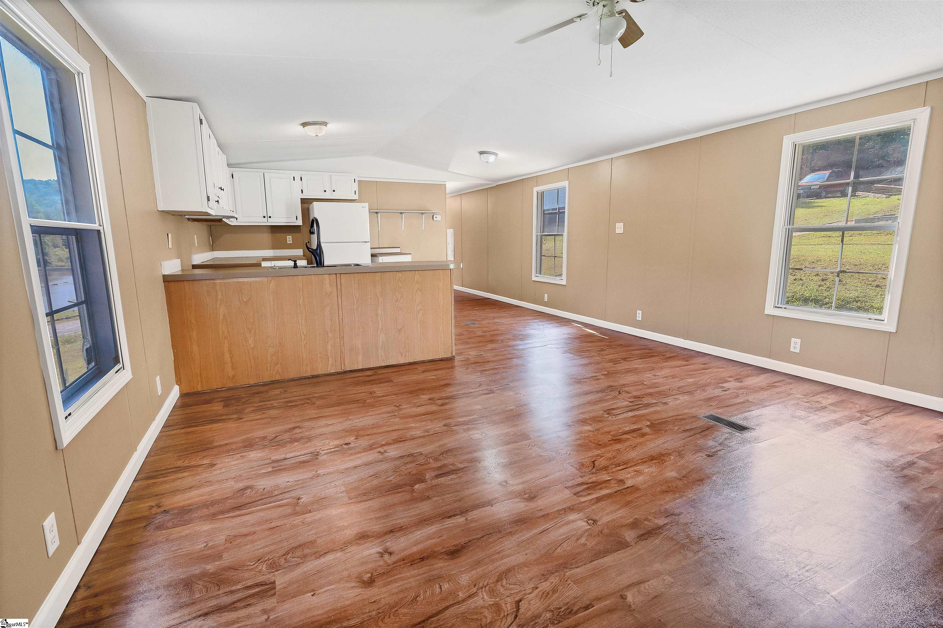 142 Pittman Road Marietta, SC 29661 - Photo 5 of 32 Gallery Image 5