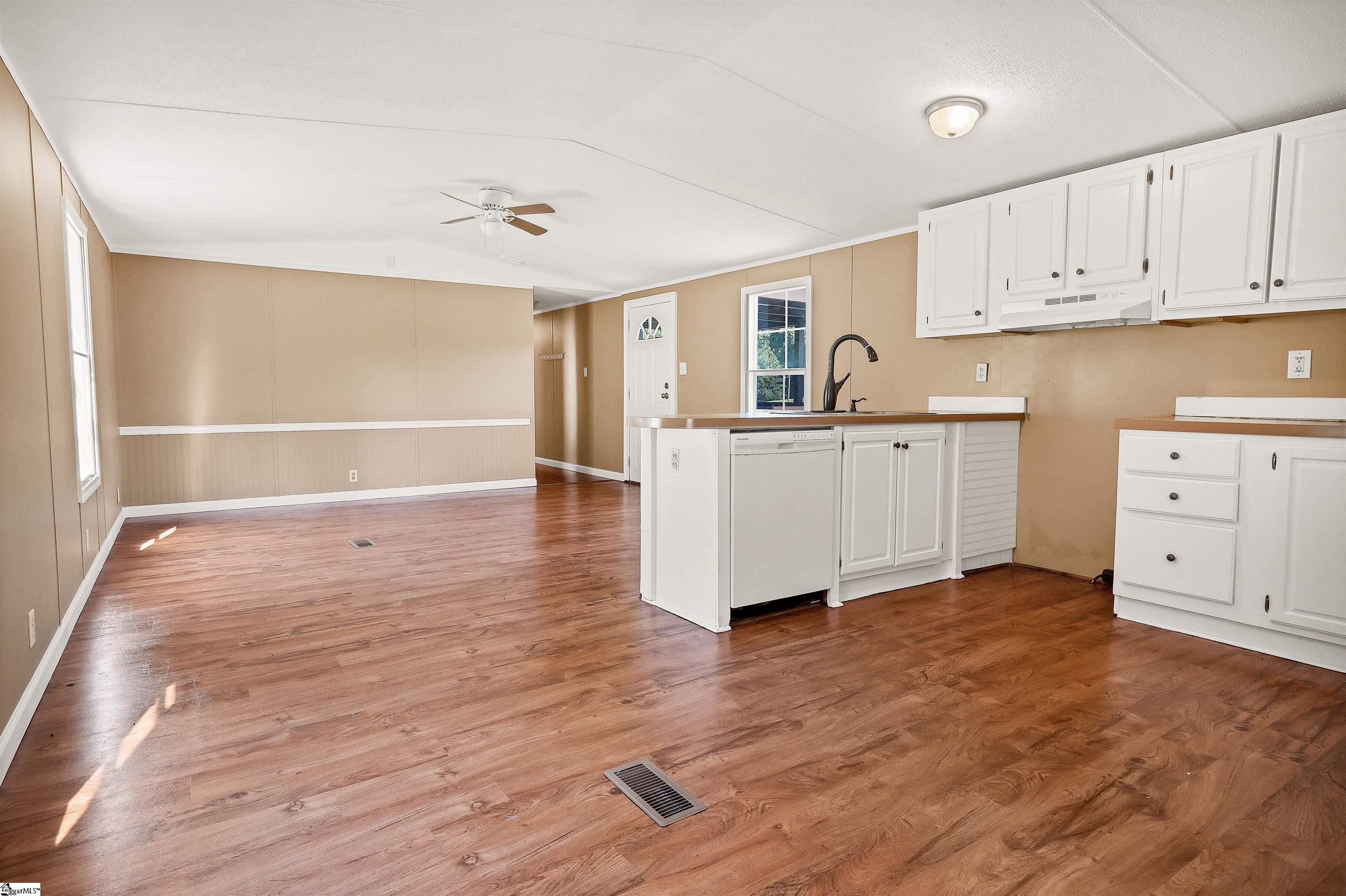 142 Pittman Road Marietta, SC 29661 - Photo 6 of 32 Gallery Image 6