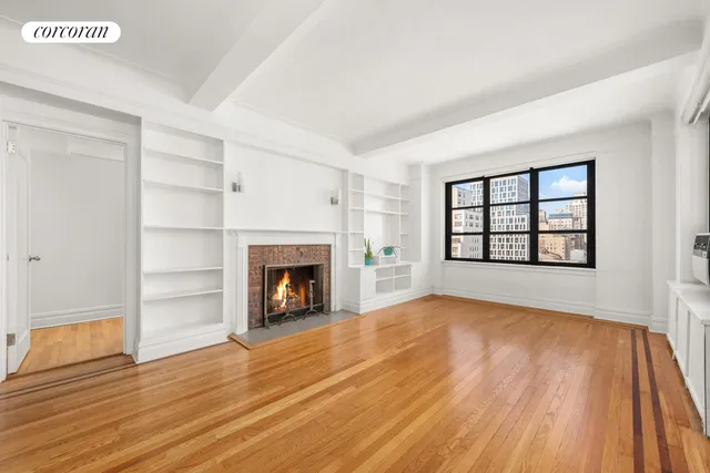$1,095,000 | 235 East 22nd Street, Unit 13C | Gramercy