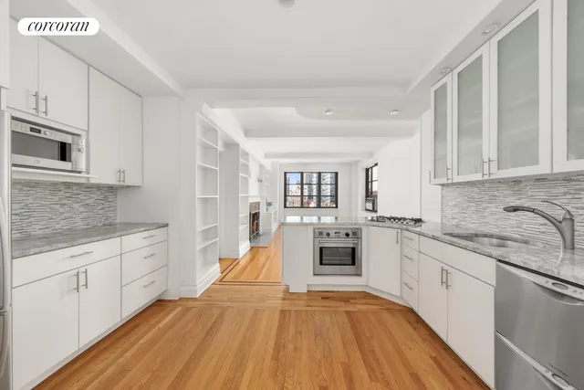 $1,095,000 | 235 East 22nd Street, Unit 13C | Gramercy