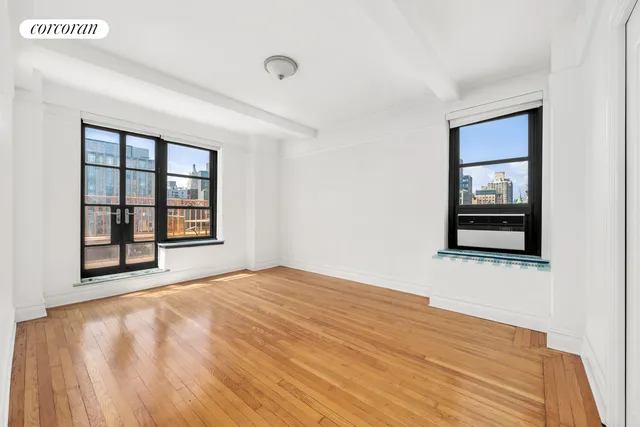 $1,095,000 | 235 East 22nd Street, Unit 13C | Gramercy