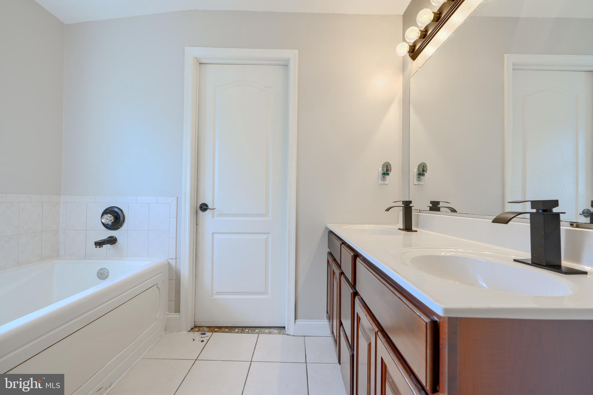 5221 Trumps Mill Road Baltimore, MD 21206 - Photo 34 of 53 a bathroom with a sink and a bathtub