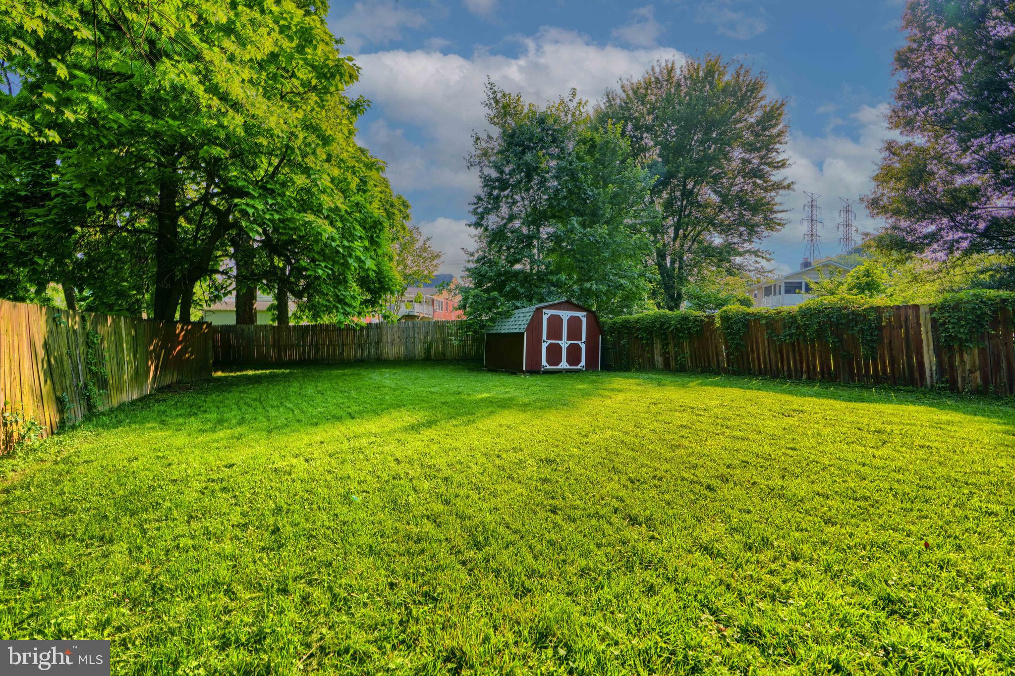 5221 Trumps Mill Road Baltimore, MD 21206 - Photo 51 of 53 a backyard of a house with lots of green space