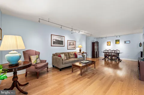 $475,000 | 1901 John F Kennedy Boulevard, Unit 1618, Philadelphia, PA 19103