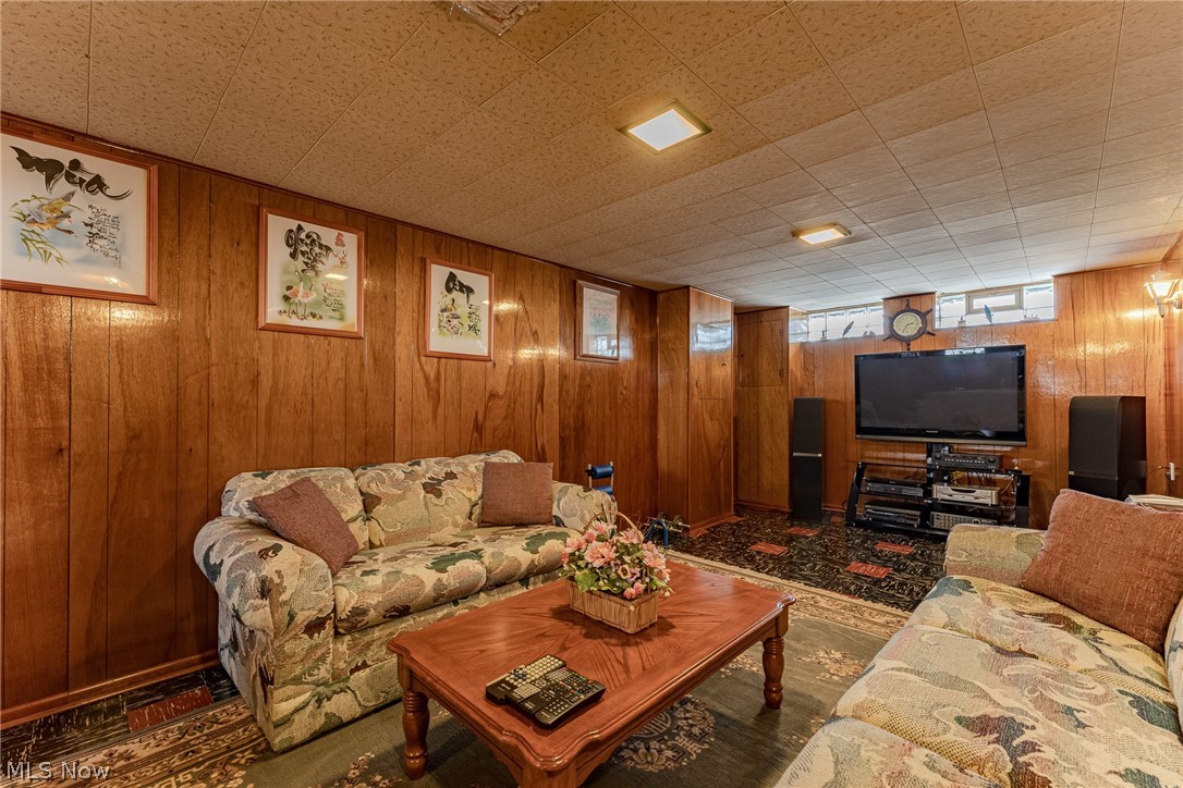 19127 Homeway Road Cleveland, OH 44135 - Photo 18 of 34 Gallery Image 18