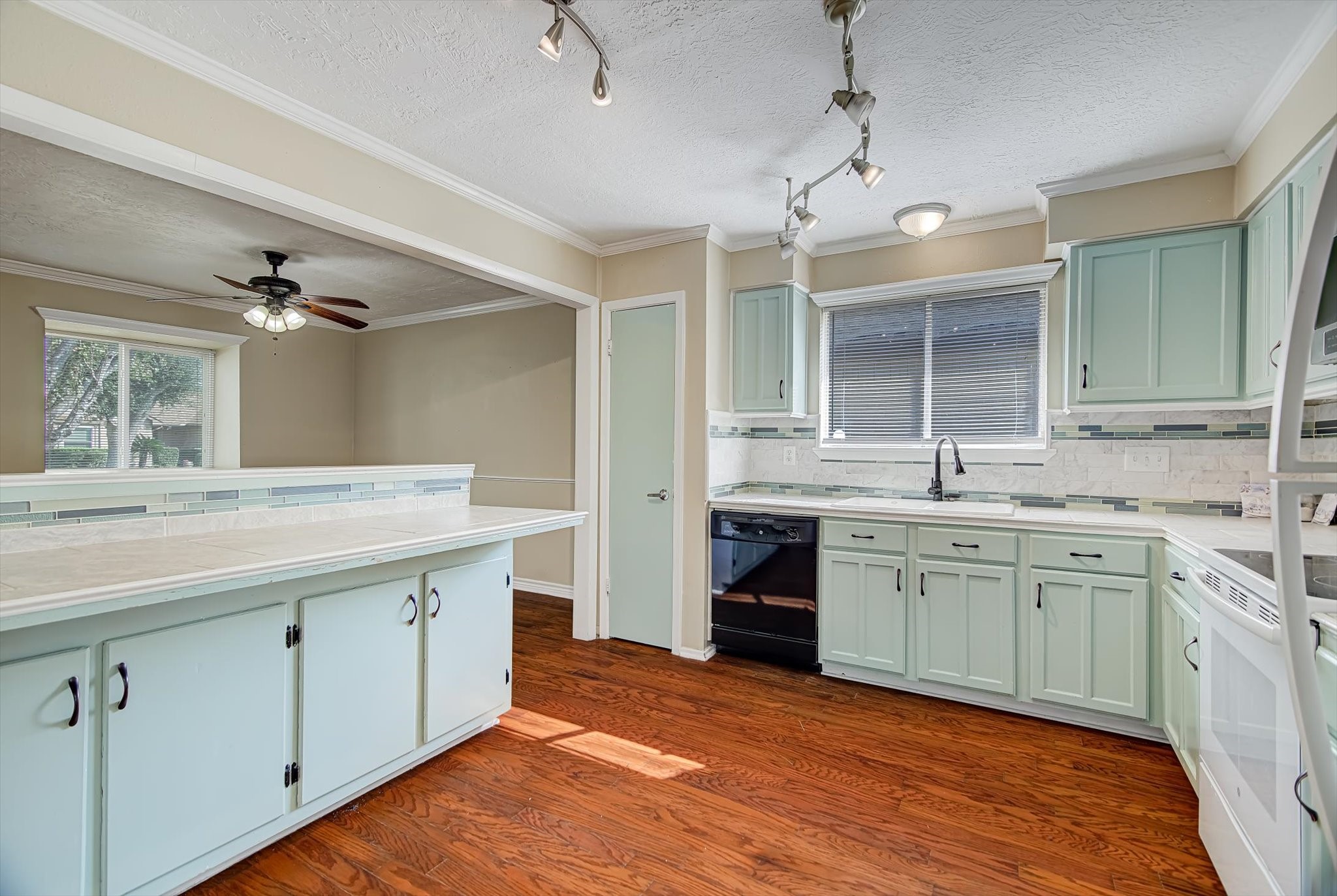 7515 Shoshone Drive Baytown, TX 77521 - Photo 11 of 39 a spacious bathroom with a granite countertop sink a mirror and a bathtub
