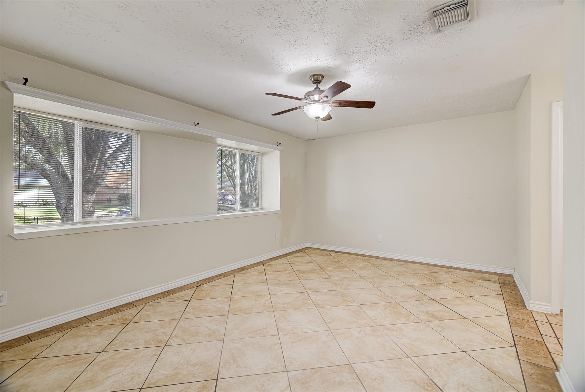 7515 Shoshone Drive Baytown, TX 77521 - Photo 17 of 39 a view of an empty room with a window and chandelier fan