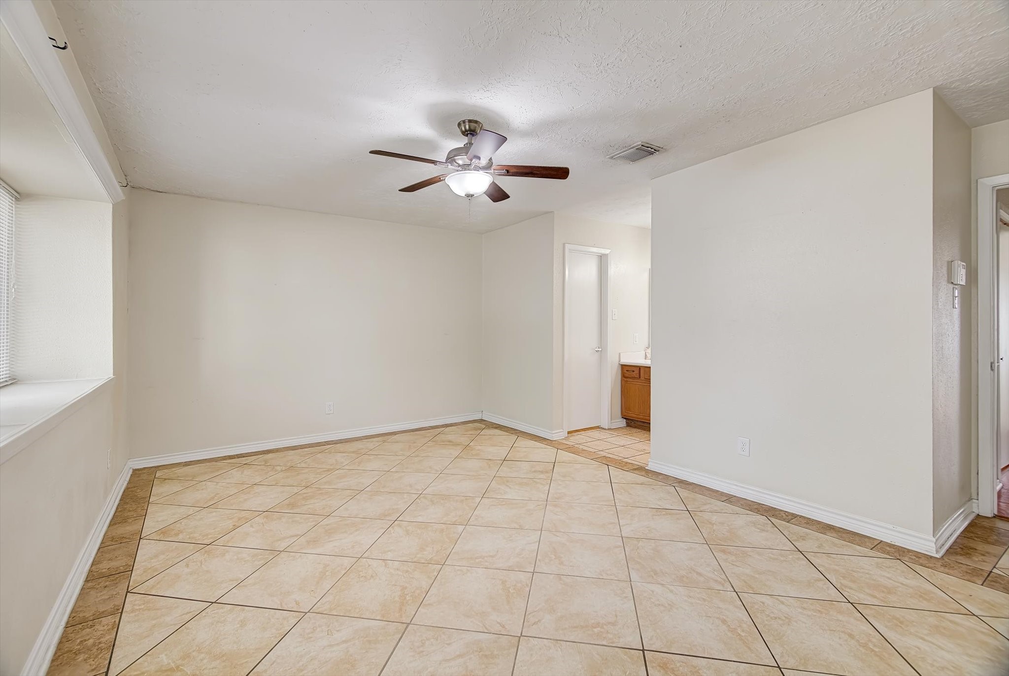 7515 Shoshone Drive Baytown, TX 77521 - Photo 18 of 39 a view of an empty room