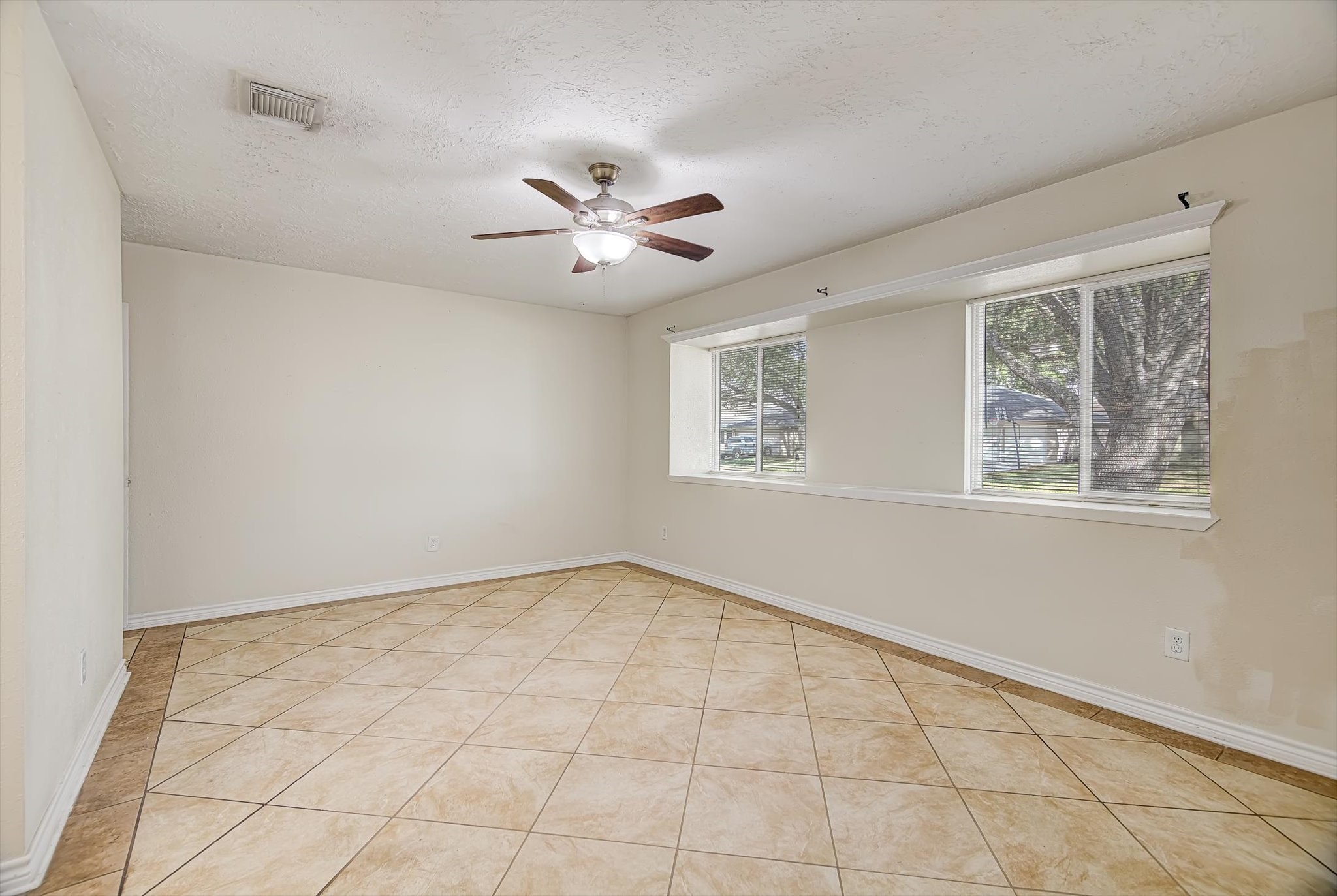 7515 Shoshone Drive Baytown, TX 77521 - Photo 19 of 39 a view of an empty room with a window