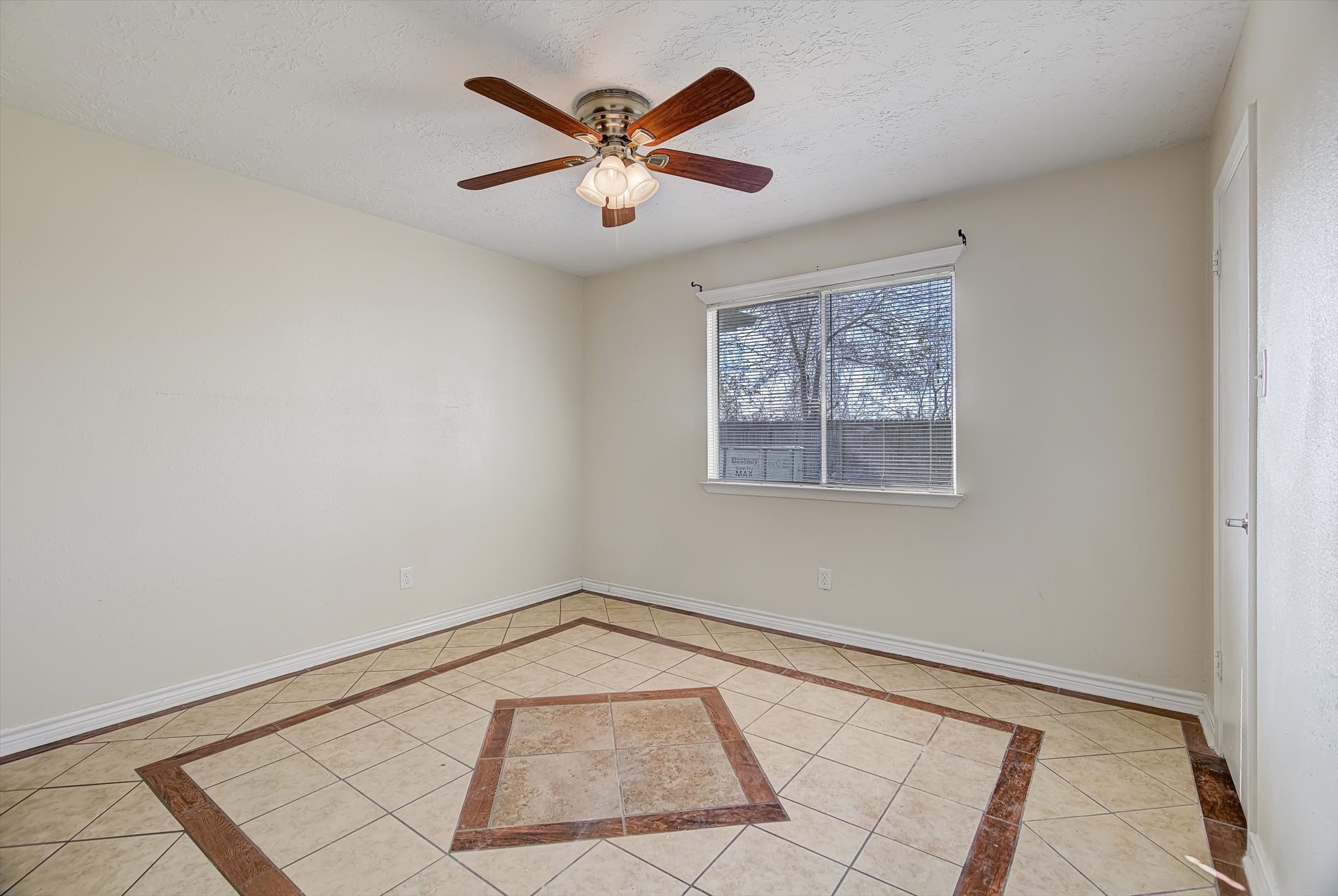 7515 Shoshone Drive Baytown, TX 77521 - Photo 24 of 39 an empty room with windows and ceiling fan