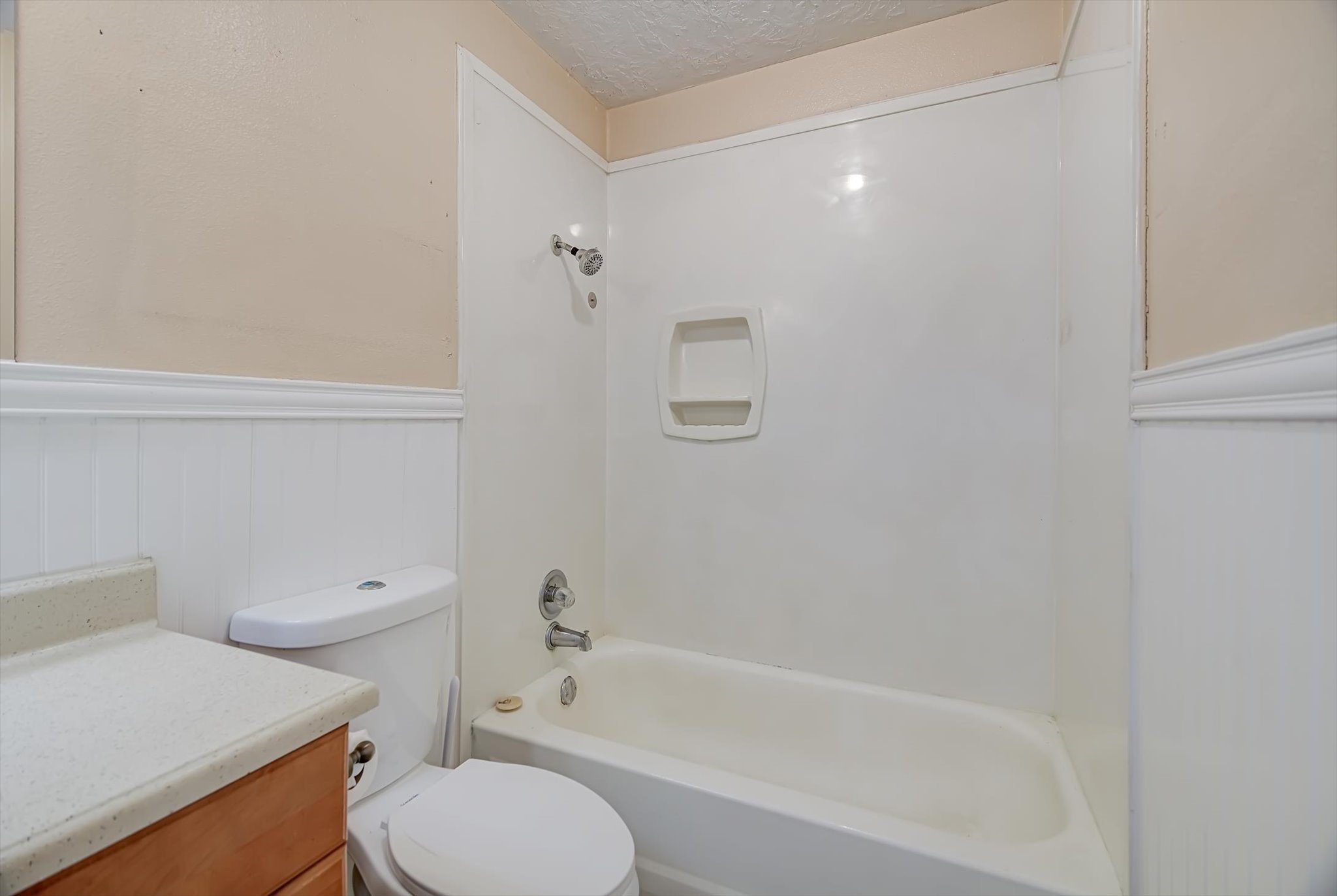 7515 Shoshone Drive Baytown, TX 77521 - Photo 31 of 39 a bathroom with a toilet and a bath tub