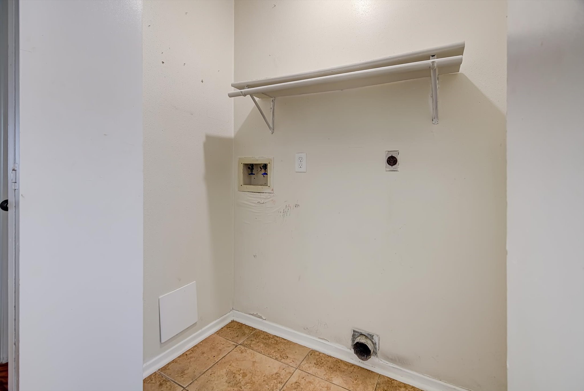 7515 Shoshone Drive Baytown, TX 77521 - Photo 32 of 39 a view of a small space