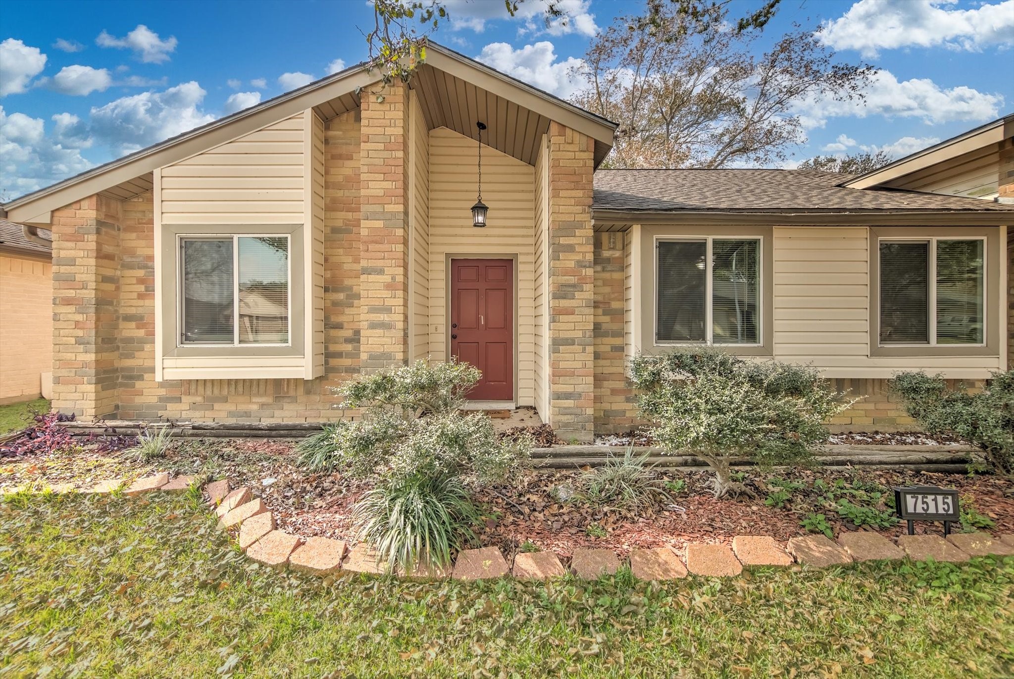 7515 Shoshone Drive Baytown, TX 77521 - Photo 4 of 39 front view of a house with a yard