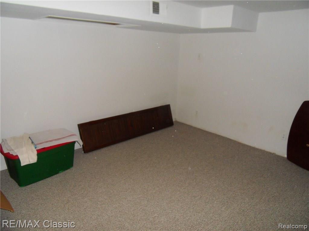 5095 Crooks Road, Unit 8 Royal Oak, MI 48073 - Photo 15 of 20 SDC19380.JPG