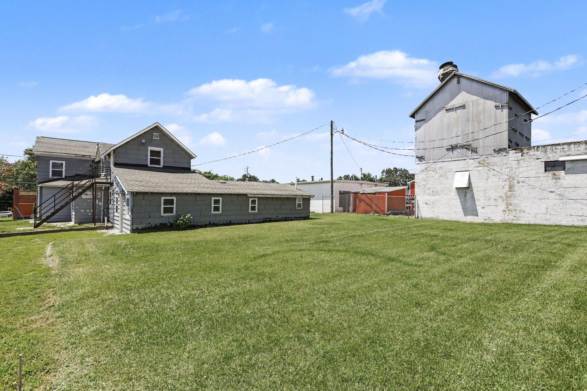 4737 Territorial Road Benton Harbor, MI 49022 - Photo 7 of 39 035_file_9671