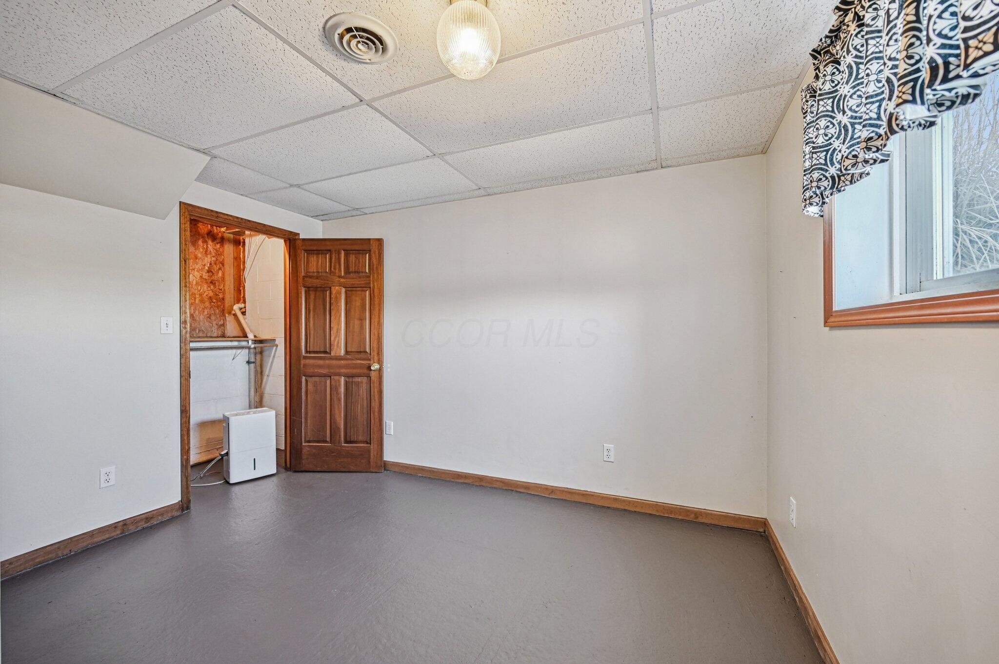 3100 Durant Road Zanesville, OH 43701 - Photo 19 of 48 Lower lever Room 1