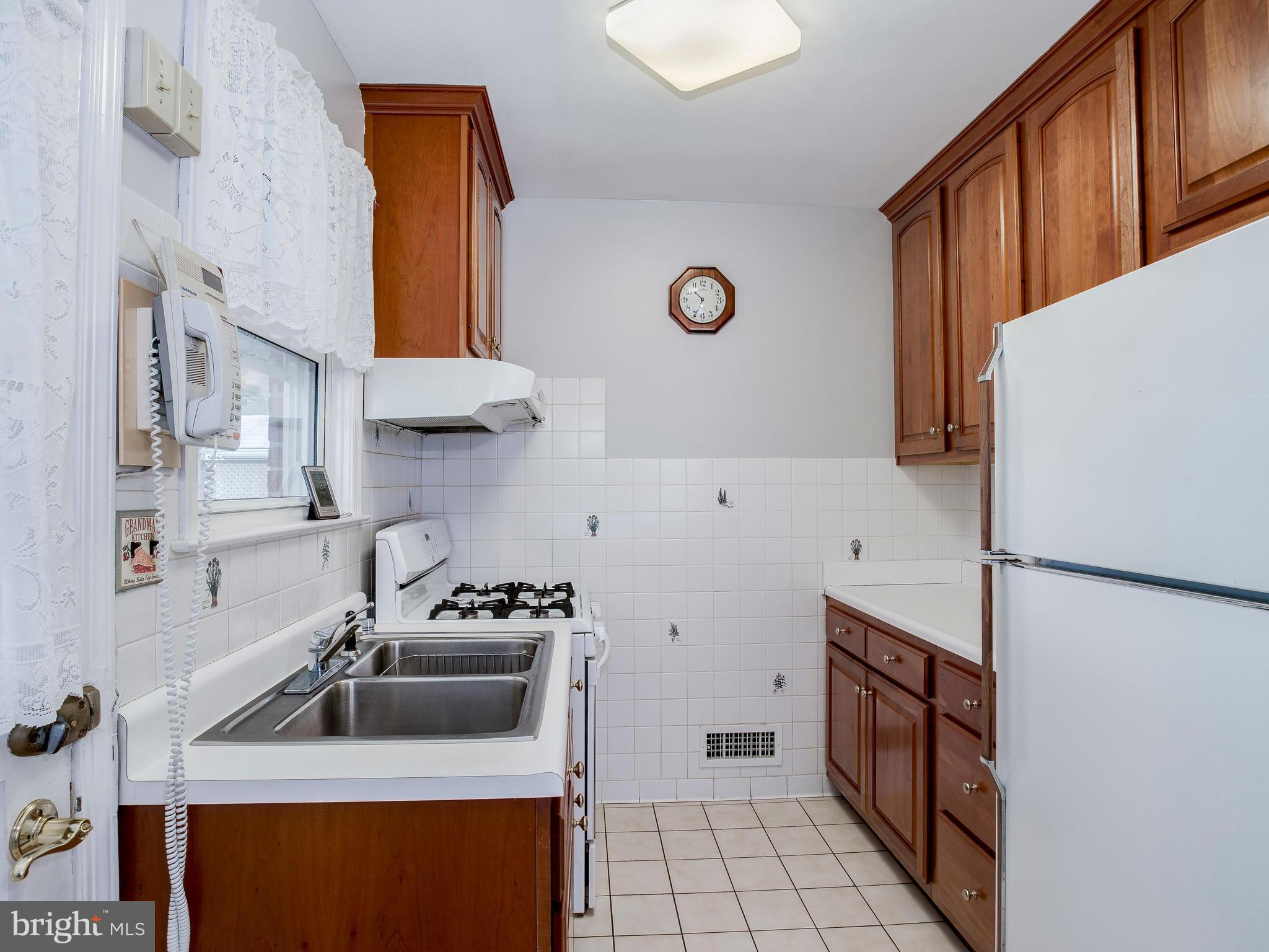 602 Woodside Road Baltimore, MD 21208 - Photo 11 of 30 Main Floor Kitchen