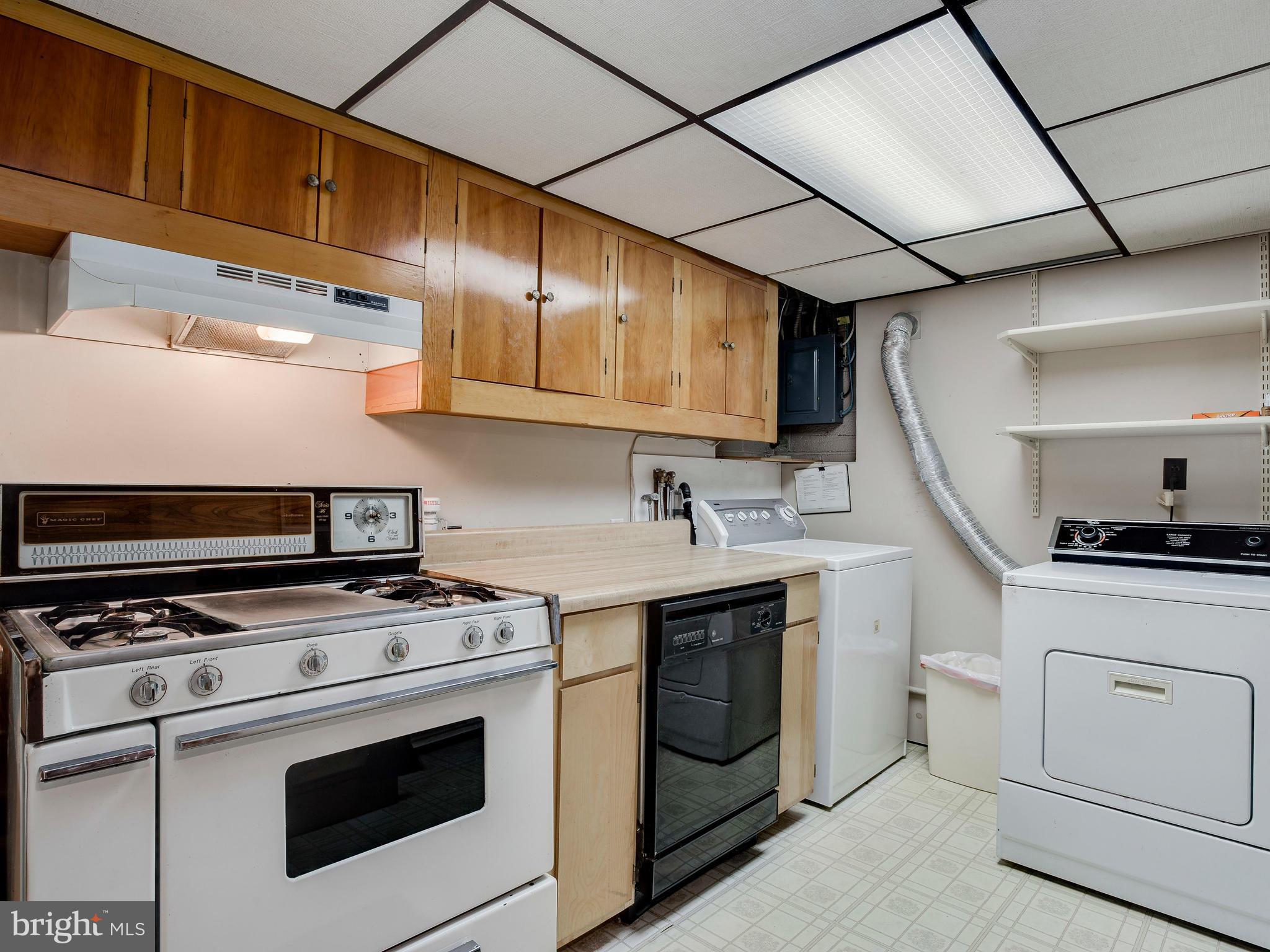 602 Woodside Road Baltimore, MD 21208 - Photo 26 of 30 2nd Full Kitchen & Washer/Dryer
