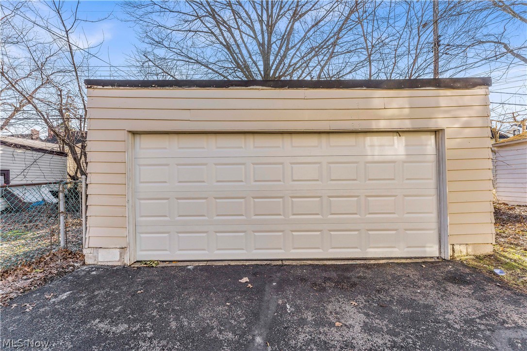 913 Helmsdale Road, Unit 3 Cleveland, OH 44112 - Photo 19 of 19 View of detached garage