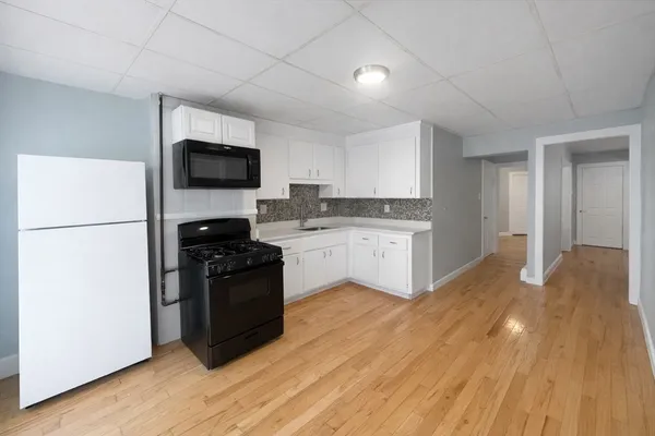 $3,000 | 203 London Street, Unit 1, Boston, MA 02128