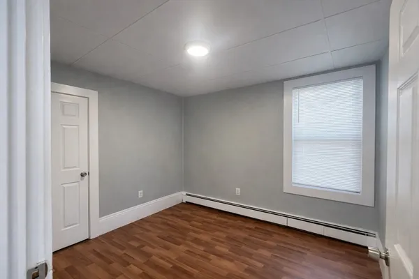 $3,000 | 203 London Street, Unit 1, Boston, MA 02128
