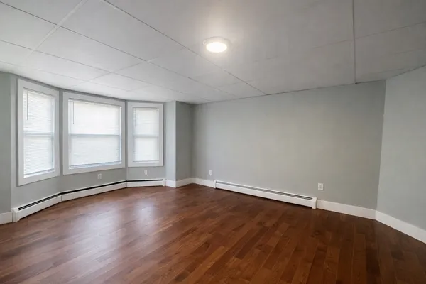 $3,000 | 203 London Street, Unit 1, Boston, MA 02128