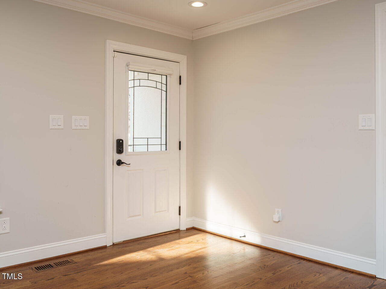 209 Plainview Avenue Raleigh, NC 27604 - Photo 4 of 31 Entry