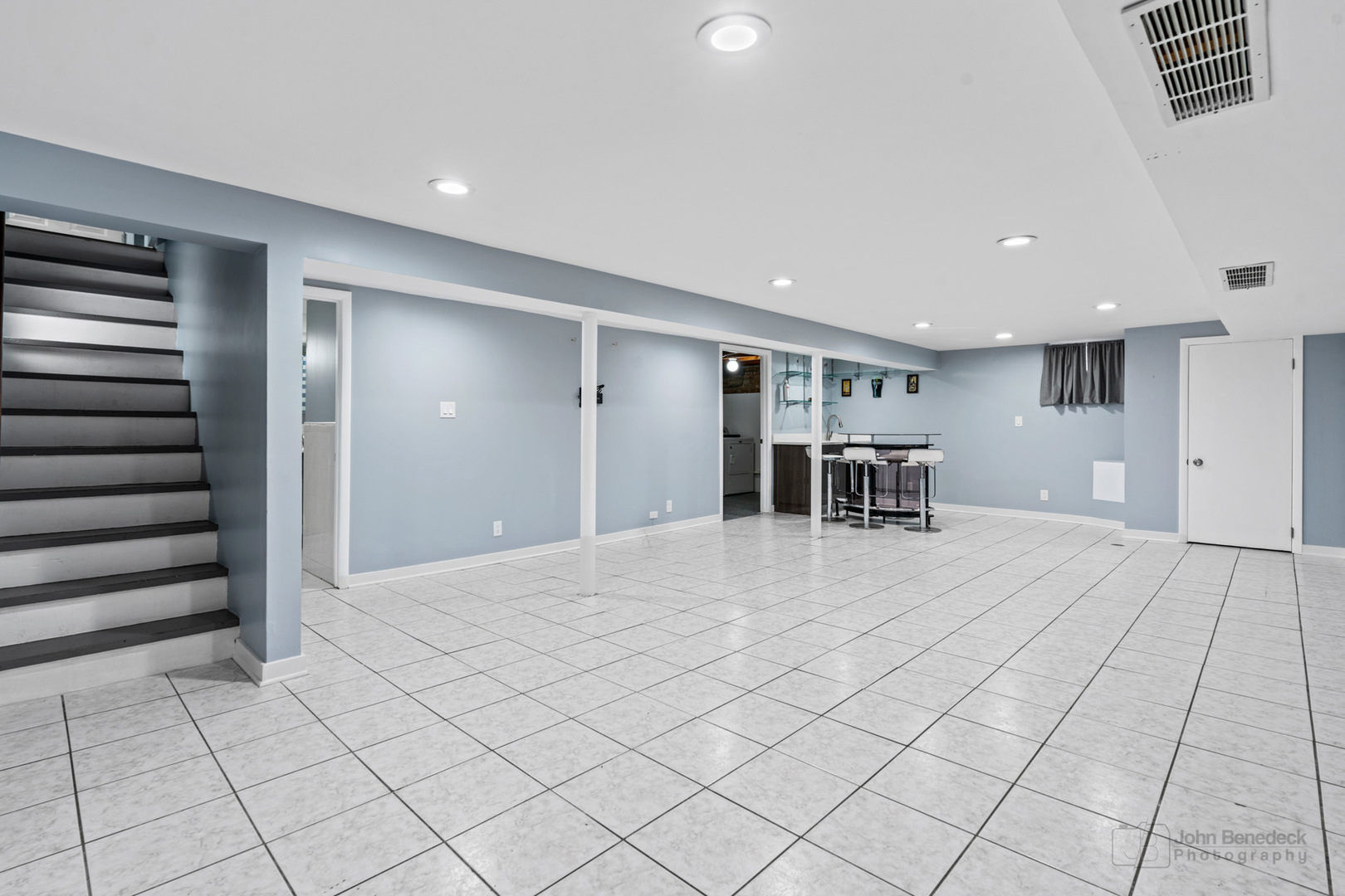 2170 Douglas Avenue Des Plaines, IL 60018 - Photo 15 of 21 a large room with natural light