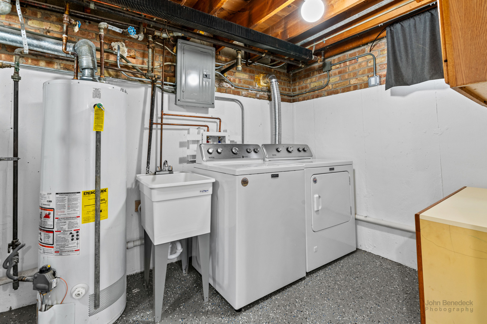 2170 Douglas Avenue Des Plaines, IL 60018 - Photo 20 of 21 a utility room with dryer and washer