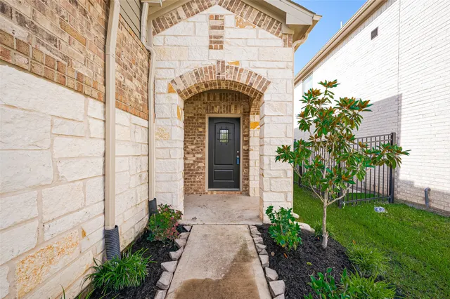 $2,350 | 1001 Laguna Cv Drive, Katy, TX 77493