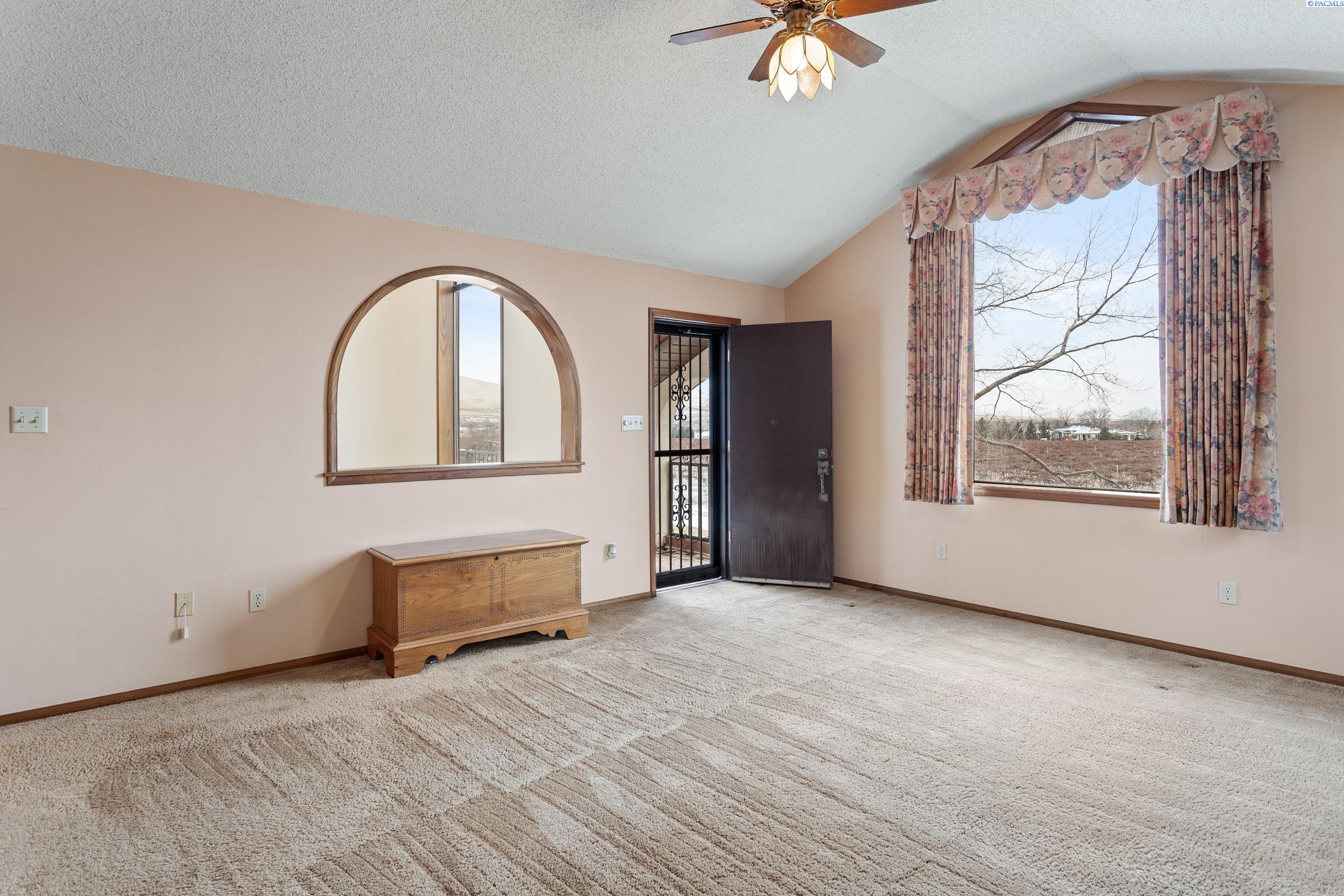 12101 South Smith Road Prosser, WA 99350 - Photo 16 of 34 Gallery Image 16
