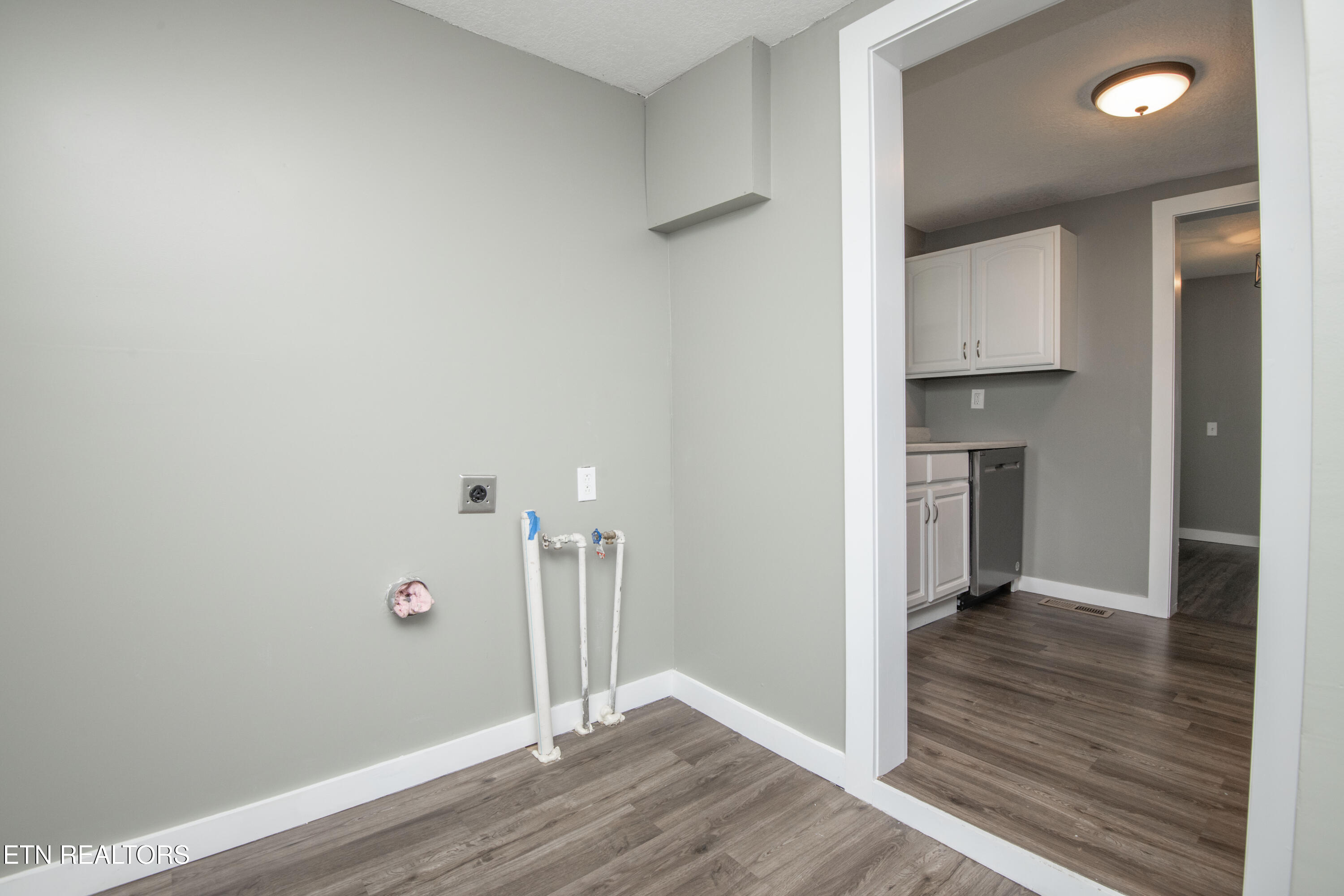 912 Medaris Street Clinton, TN 37716 - Photo 22 of 44 laundry