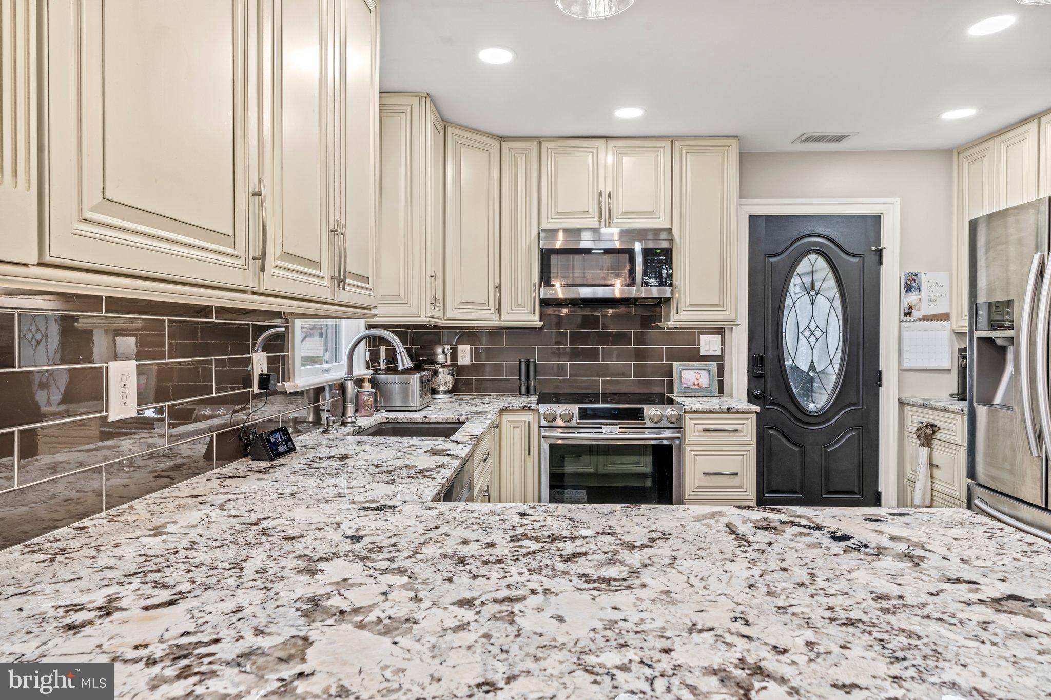 91 Border Rock Road Levittown, PA 19057 - Photo 8 of 20 Eat In Updated Kitchen with Granite Counters